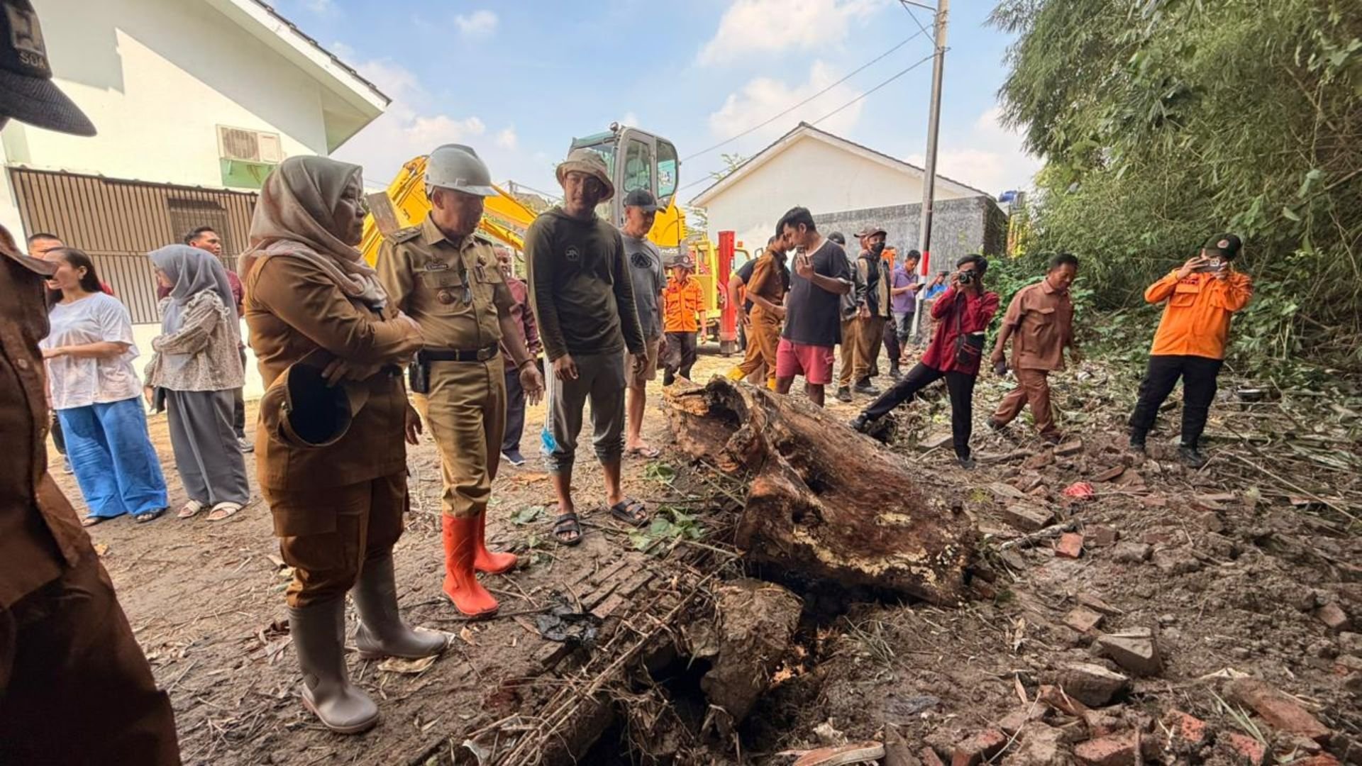Tinjau Tanggul Jebol di Kalijaga, Wakil Wali Kota Dorong Normalisasi Sungai dan Sinergi Lintas Sektoral