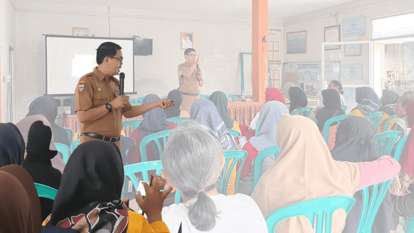 Penyuluhan Luar Gedung
Cegah Hipertensi dengan "CERDIK" dan Kendalikan dengan "PATUH"

Dinas Kesehatan Kota Cirebon bersama UPT Puskesmas Astanagarib